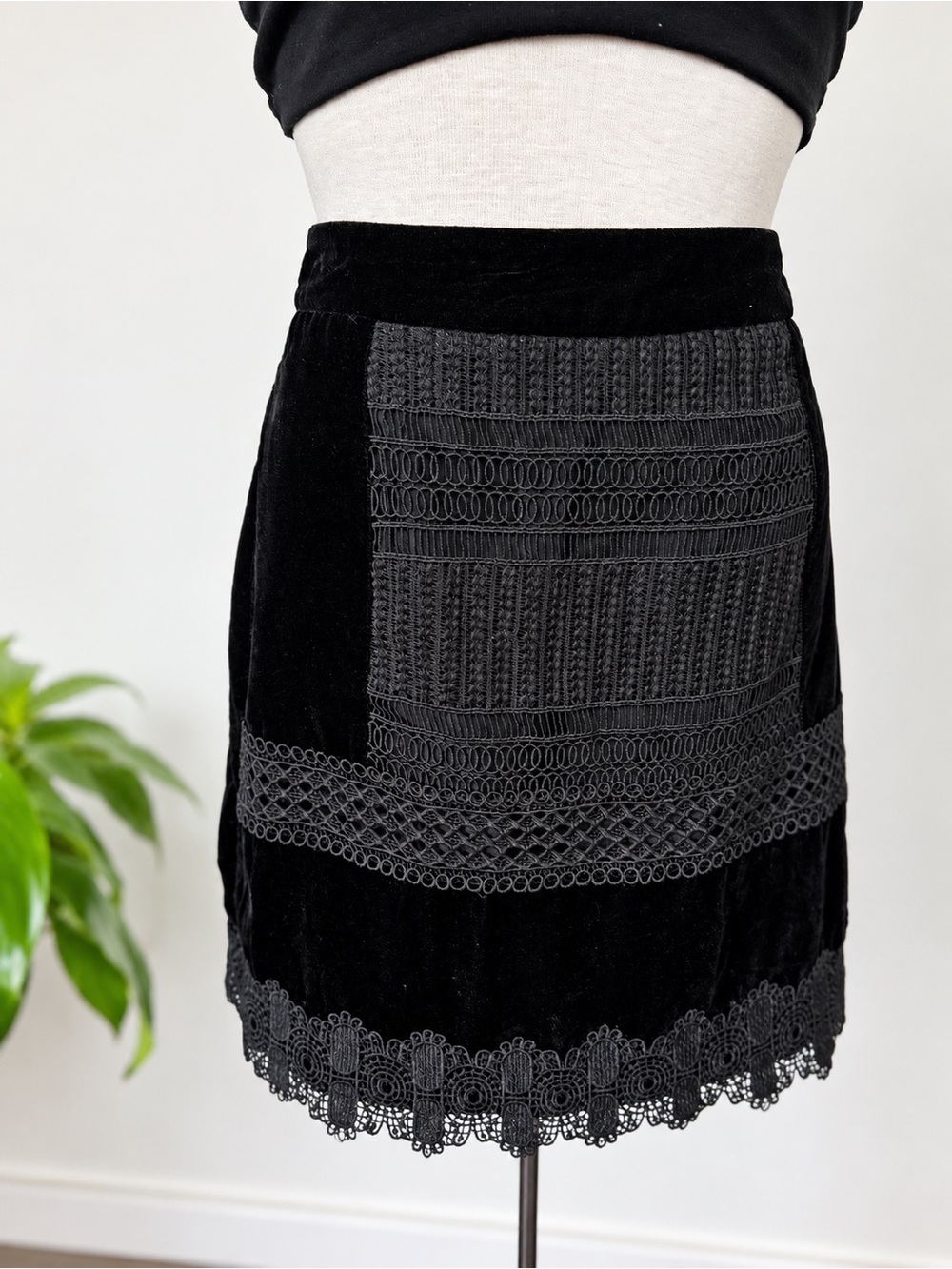 Topshop Black Velvet Lace-Trim Mini Skirt size 4